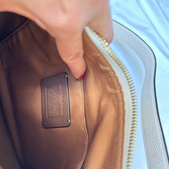 Coach ivory/cream leather hobo purse. - Picture 5 of 6